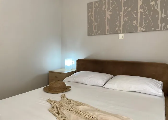 Bright And Cozy Apartment Near The City Center